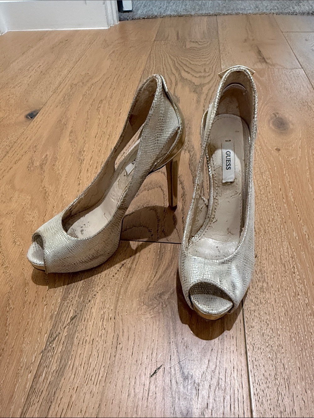 Guess Metallic Gold Peep-Toe Stiletto Pumps size 6.5